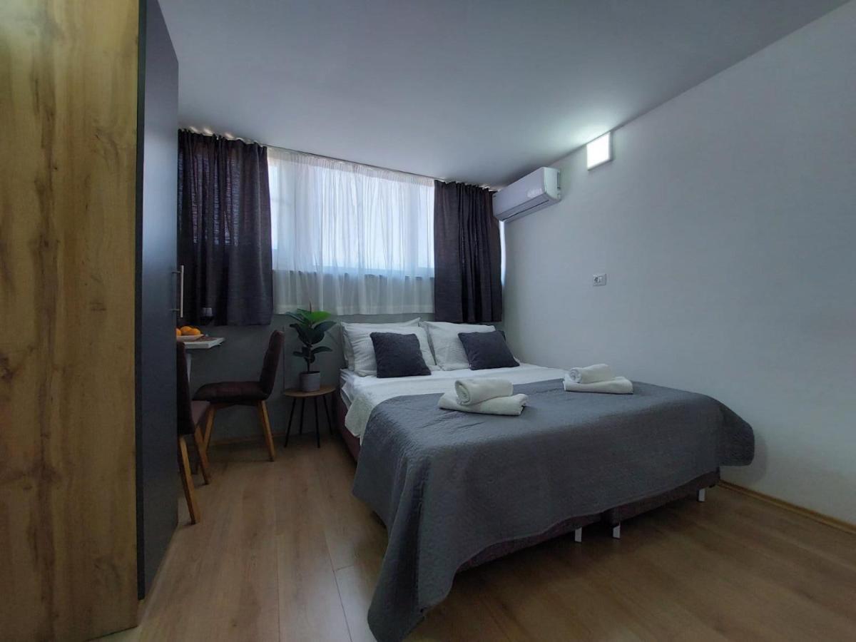 Apartment Roza *