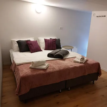 Apartmani Roza Pula Exterior photo